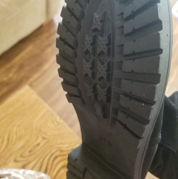 Lot of 4 Pairs of Shoes, Sizes 9-9.5 (boots 7.5) - Picture 5 of 6